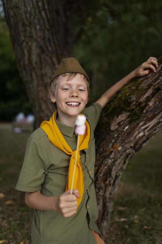 medium-shot-smiley-kid-with-marshmallows